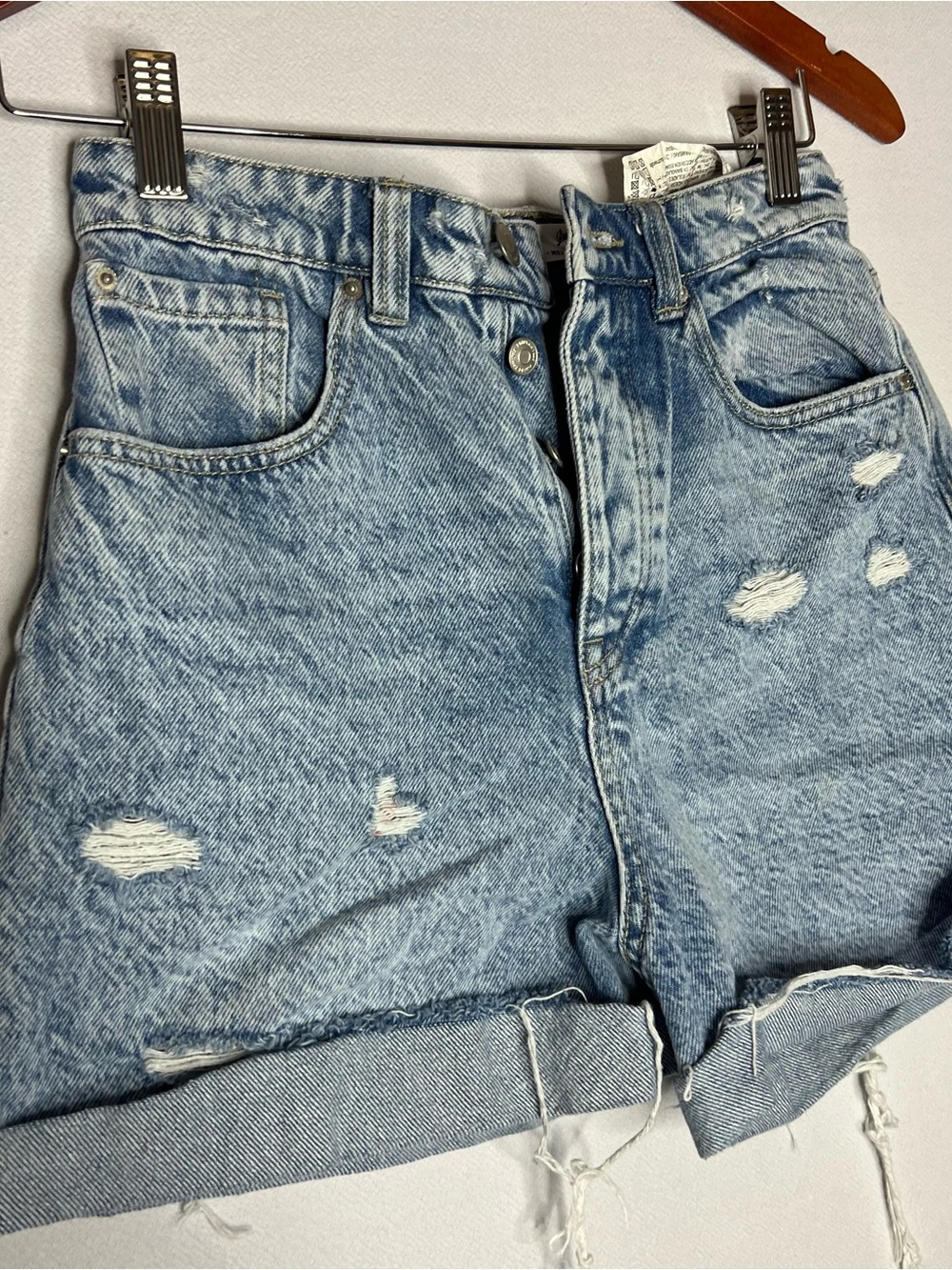 Stradivarius Shorts Women’s Sz 2 Mom High-Rise Light Wash Cuffed Distressed - Picture 4 of 9